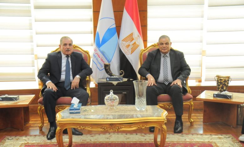 مجلس جامعة كفر الشيخ يناقش دعم الجامعة للمبادرات الرئاسية وخدمة المحافظة 1 IMG 20230626 WA0028