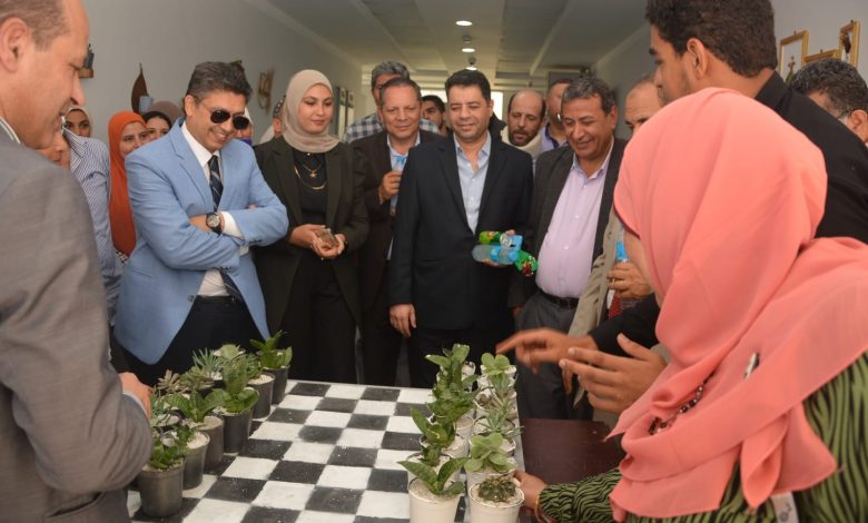 رئيس جامعة دمياط يفتتح المعرض الثانى لقسم البساتين بكلية الزراعة 1 IMG 20230711 WA0105