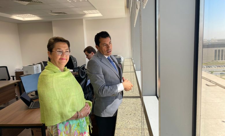 وزير الشباب يلتقي الممثلة الإقليمية للأمم المتحدة المعني بالمخدرات والجريمة 4 IMG 20230718 WA0137