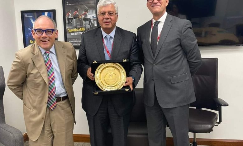 وزير التعليم العالي يلتقى بنظيره البريطانى لتعزيز سبل التعاون بين البلدين 3 IMG 20230722 WA0102