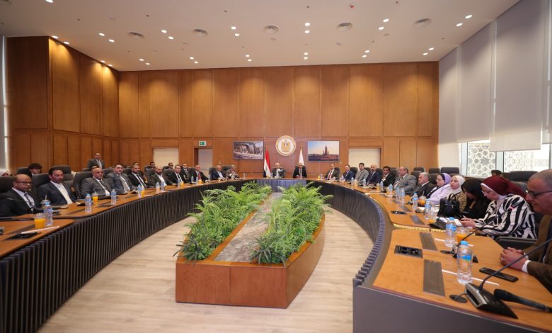 وزير التعليم العالي والبحث العلمي يشهد توقيع عقود تصميم وتصنيع أول سيارة كهربائية مصرية محلية الصنع 1 IMG 20230807 WA0133