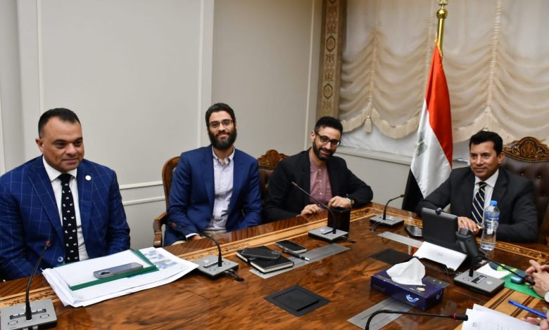 *وزير الشباب والرياضة يبحث استعدادات اقامة معرض"بيزنس ياشباب" للمنتجات الحرفية واليدوية 4 IMG 20230901 WA0143 2