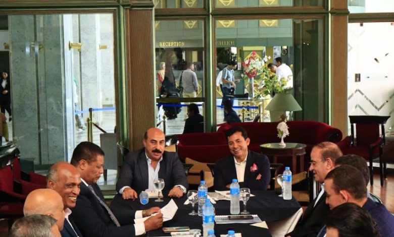 الوزير والمحافظ يعقدان اجتماعًا مع لجنة إدارة متشآت واستثمارات المنشآت الشبابية والرياضية بأسوان 5 IMG 20230902 WA0105 1