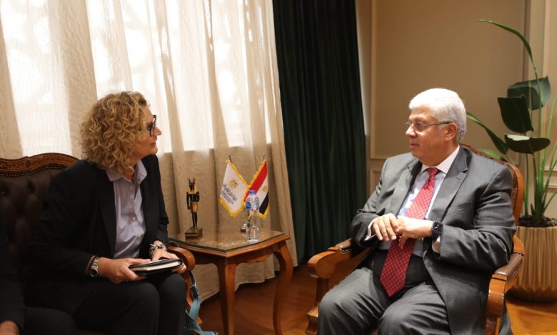 وزير التعليم العالي يستقبل نائب رئيس جامعة إسكس البريطانية 1 IMG 20230913 WA00861