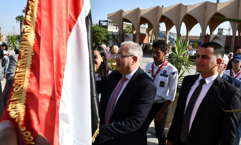 رفع العلم بجامعة حلوان لتعزيز روح الانتماء والمواطنة 4 IMG 20230930 WA0102