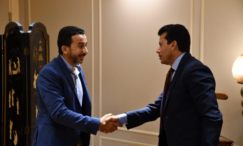 وزير الشباب والرياضة يلتقي رئيس الاتحاد المصري والعربي للبادل تنس 3 IMG 20231002 WA0088