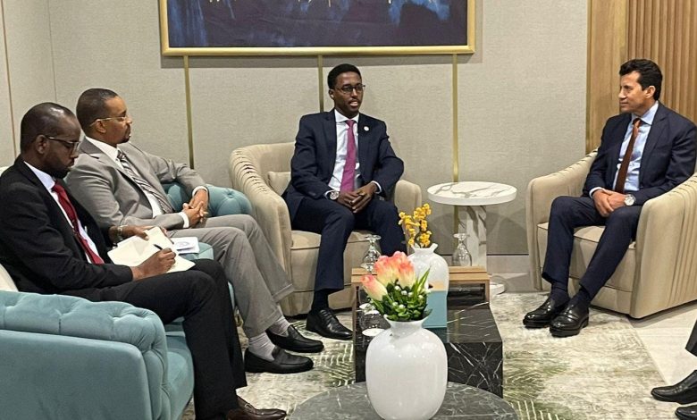 وزير الشباب والرياضة يلتقي نظيره الصومالي لبحث أطر التعاون المشترك 3 IMG 20231002 WA0168