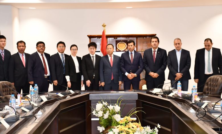 تعاون مشترك بين وزارة الشباب والرياضة وشركة دافينج الصينية فى التصنيع الرياضى 4 IMG 20231015 WA0156