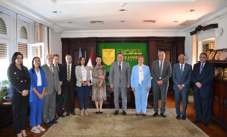 رئيس جامعة الإسكندرية يستقبل نائب رئيس جامعة شيكاغو الأمريكية 1 IMG 20231027 WA0076