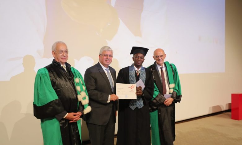 وزير التعليم العالي يشهد حفل تخرج الدفعة 18 بجامعة سنجور 10 IMG 20231027 WA0135