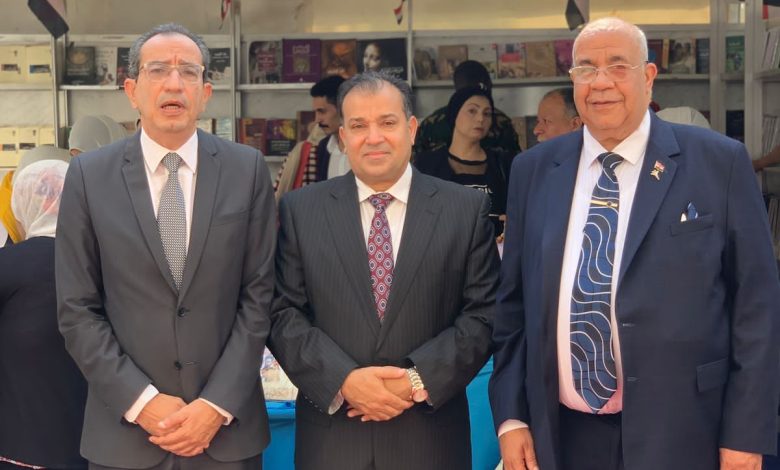 رئيس جامعة جنوب الوادي يشهد الدورة الثانية لمعرض الكتاب للأكاديمية العسكرية للدراسات العليا 1 IMG 20231029 WA0122