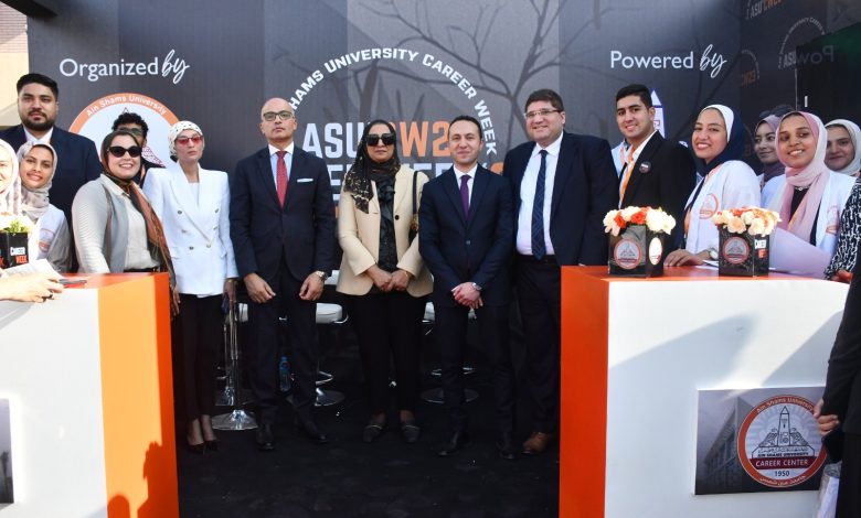 رئيس جامعة عين شمس يفتتح فعاليات الأسبوع التوظيفى للجامعة 1 IMG 20231105 WA0081