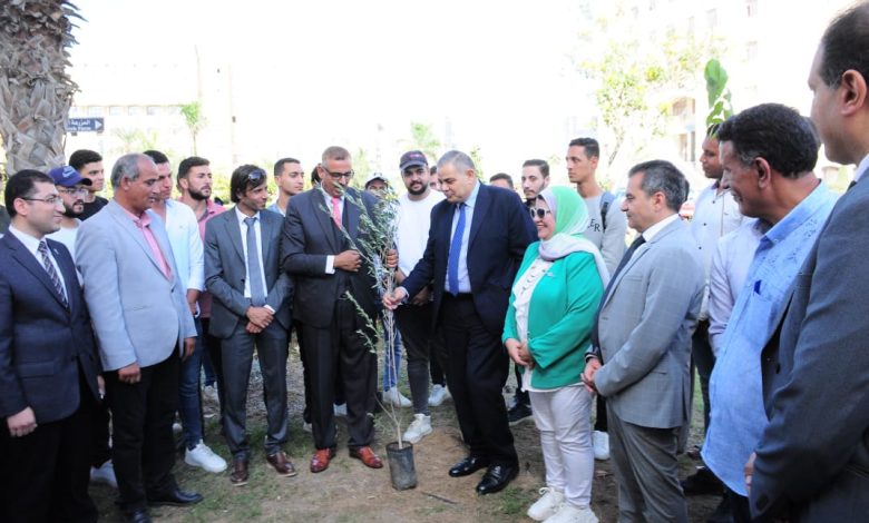 رئيس جامعة كفر الشيخ يفتتح معرض الأسبوع البيئى للجامعة 1 IMG 20231105 WA0122