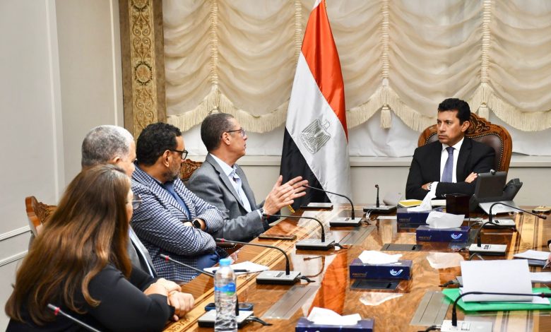 بعد تأهل منتخبنا الى باريس 2024.. وزير الرياضة يلتقي رئيس الاتحاد المصري للكرة الطائرة 4 IMG 20231105 WA0166