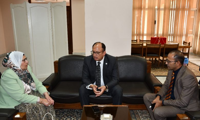 جولة تفقدية لرئيس جامعة حلوان لعدة كليات للاطمئنان على سير العملية التعليمية 4 IMG 20231112 WA0170