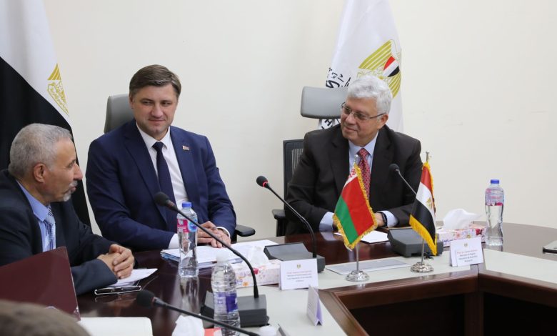 عاشور يبحث آليات التعاون العلمي والتكنولوجي مع وزير التجارة البيلاروسي 4 IMG 20231115 WA0107