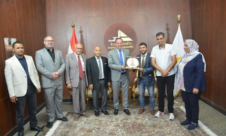 رئيس جامعة دمياط دكتور .حمدان ربيع المتولى يستقبل الملحق الثقافي الليبي بالقاهرة 1 IMG 20231115 WA0208