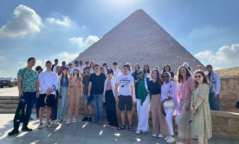 جولة سياحية للمشاركين منتدى الشباب المصري الروسي الرابع لمنطقة الأهرامات 4 IMG 20231117 WA0125