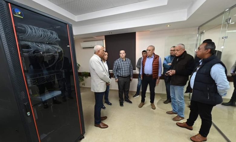 وزير الإسكان يتفقد مركز التحول الرقمى بمقر جهاز مدينة أسوان الجديدة 1 FB IMG 1703783427805