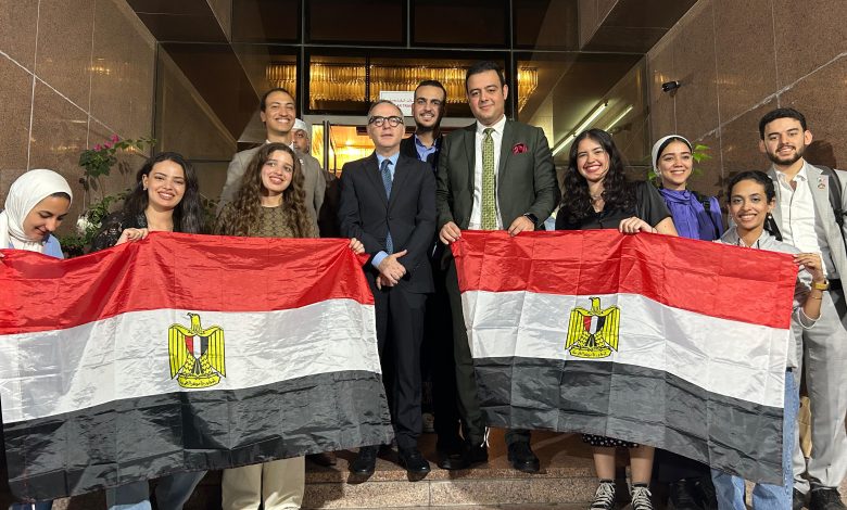 الوزير ووفد مصر المشارك فى مؤتمر المناخ بالتصويت للانتخابات الرئاسية بدبى 12 IMG 20231203 WA0210