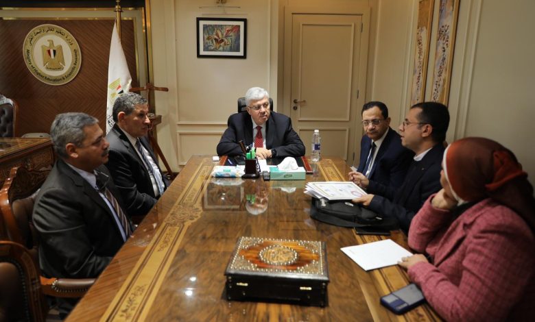 عاشور يلتقي بالدكتور قليني المصنف ضمن قائمة العلماء الأكثر تأثيرًا في العالم 1 IMG 20231205 WA0088