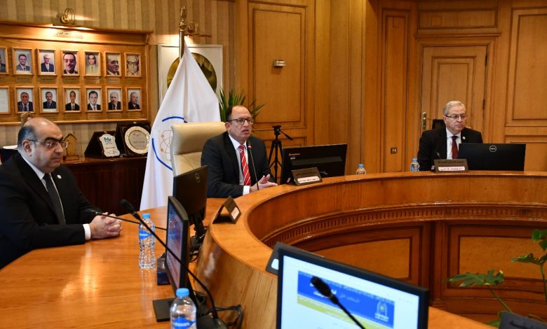 رئيس جامعة حلوان يحث منتسبي الجامعة على المشاركة الايجابية فى الانتخابات الرئاسية 1 IMG 20231210 WA0246