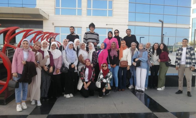زيارة ميدانية لطلاب آداب حلوان للتعرف على فرص التوظيف بعد التخرج 1 IMG 20231211 WA0144