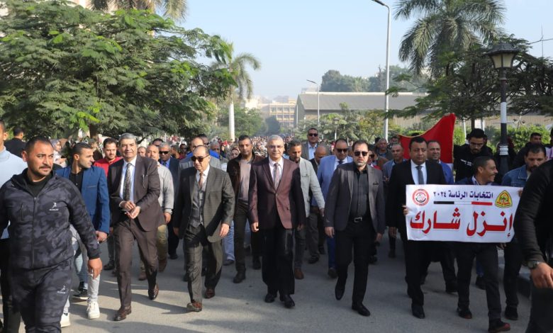 جامعة الزقازيق تواصل مسيراتها الحاشدة لتعزيز المشاركة فى الانتخابات الرئاسية لليوم الثانى 1 IMG 20231211 WA0188