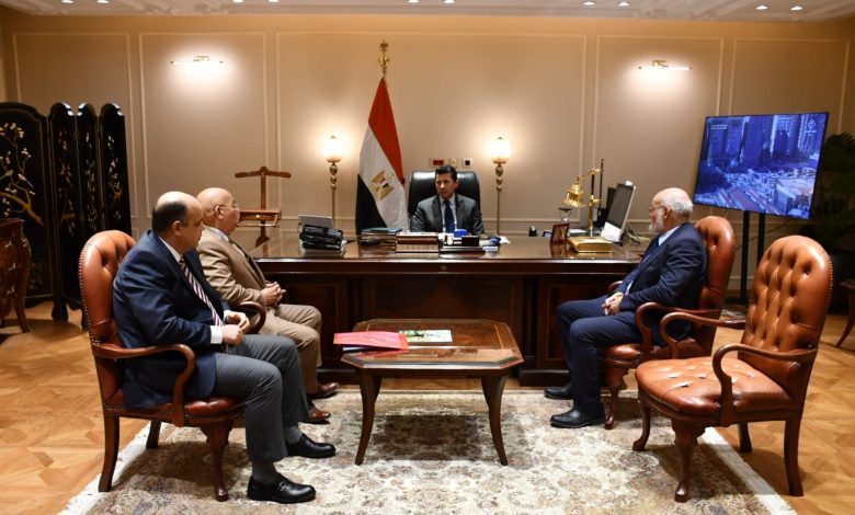 وزير الشباب والرياضة يستقبل رئيس الاتحاد المصري للكاراتيه 4 IMG 20231217 WA0102