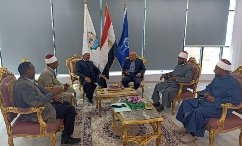 رئيس جامعة أسوان يلتقي بوفد من الأزهر الشريف للوعظ والارشاد والإعلام . 1 IMG 20231219 WA0190