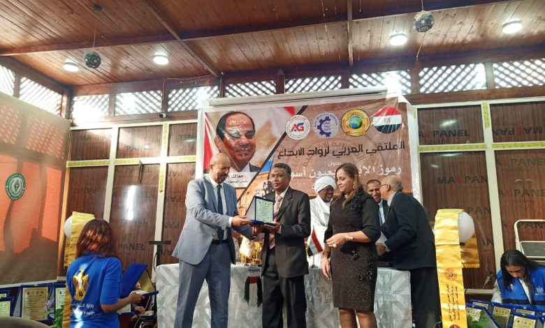 إنطلاق فاعليات الملتقي العربي لرواد الإبداع العربي تحت عنوان رموز الابداع بعيون أسوان 1 IMG 20231223 WA0108