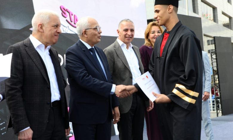 بالصور وزير التربية والتعليم يشهد حفل التخرج السنوي للدفعة العاشرة لطلاب أكاديمية السويدى 10 IMG 20231223 WA0144