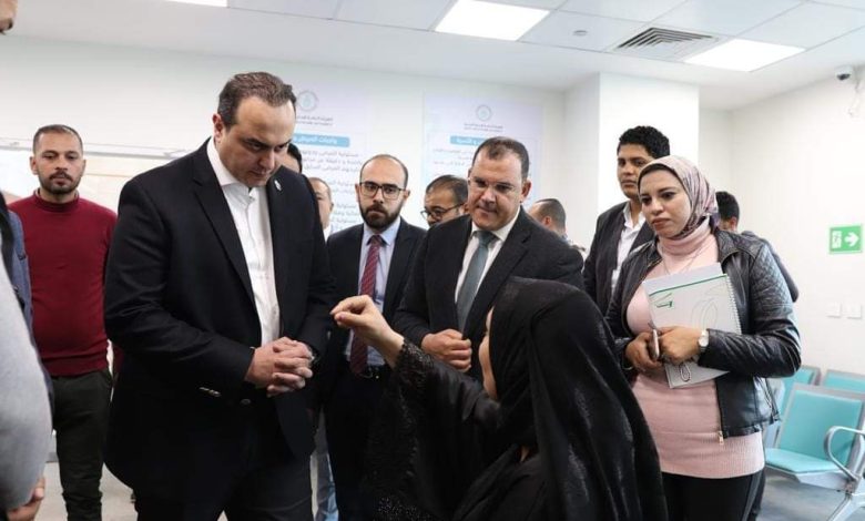 رئيس هيئة الرعاية الصحية يتفقد "مجمع السويس الطبي" و "وحدة طب أسرة أكتوبر" التابعين للهيئة في محافظة السويس 4 FB IMG 1704129139331