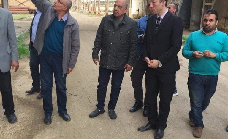 وزير قطاع الأعمال العام يتفقد أعمال تنفيذ مشروع تطوير مصنع الحرير الصناعي 4 FB IMG 1704129831134
