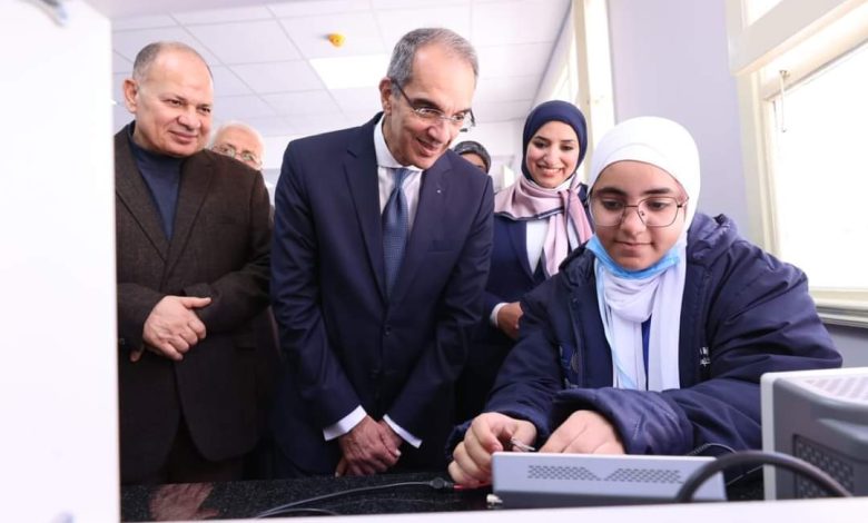 وزير الاتصالات يزور شركتى برمجيات تصدران خدماتهما للخارج انطلاقا من أسيوط 7 FB IMG 1705309498411