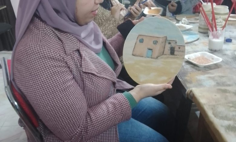 الشباب تنفذ الدورات التدريبية الحرفيه "علمني حرفه" بالوادي الجديد 2 IMG 20240102 WA0142