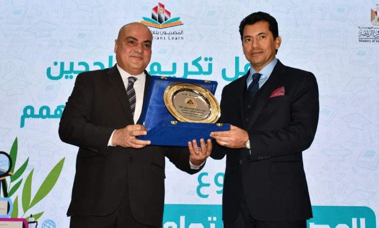 صبحى وهيكل يكرمان الناجحين من ذوى الهمم فى مشروع المصريون يتعلمون 6 IMG 20240108 WA0247