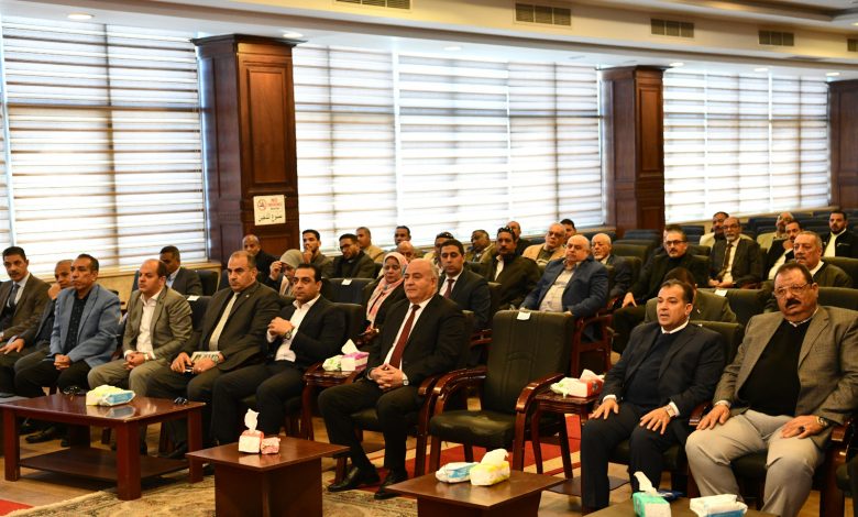 الداودي وعكاوى يتفقدان محطة تداول الحاويات بميناء سفاجا البحرى 1 IMG 20240115 WA0149