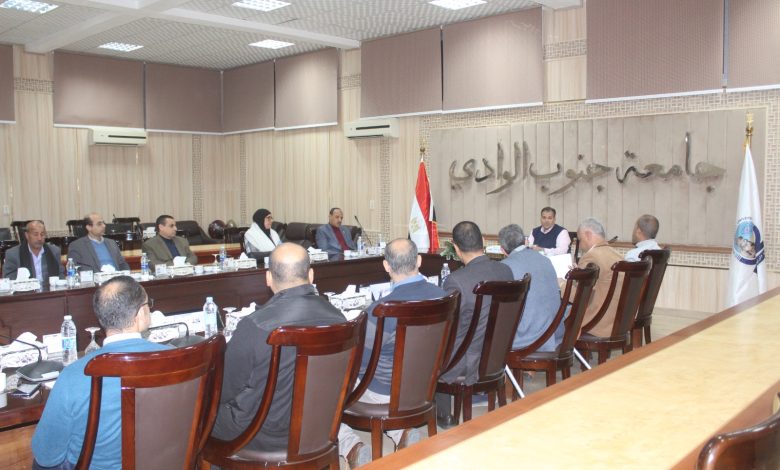 رئيس جامعه جنوب الوادي يجتمع بلجنة تسيير اعمال مشروع انشاء جامعه قنا التكنولوجية 1 IMG 20240117 WA0118