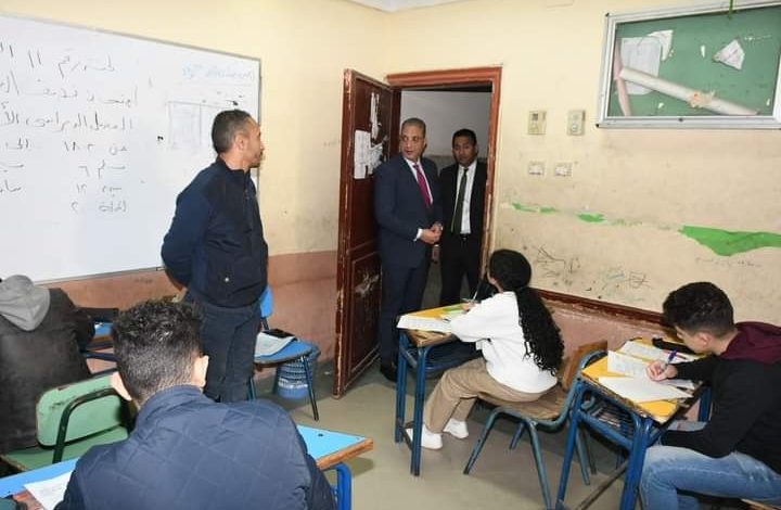 محافظ الفيوم يتفقد عدداً من لجان امتحانات الشهادة الإعدادية 1 IMG 20240117 WA0125