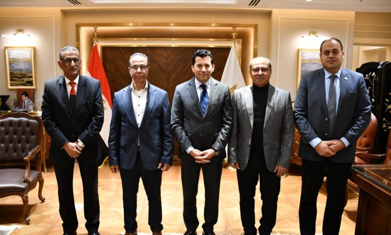 وزير الشباب والرياضة يجتمع برئيس النادي الإسماعيلي بمقر الوزارة بالعاصمة الإدارية 4 IMG 20240118 WA0089