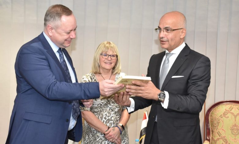 رئيس جامعة عين شمس يستقبل رئيس قطاع التعاون الدولي لجامعة إيست لندن 1 IMG 20240120 WA0105