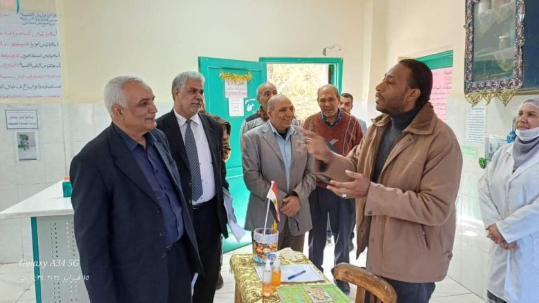 جولة مفاچأة لمدير التعليم الفنى بقنا مدارس فرشوط 1 FB IMG 1708359536764