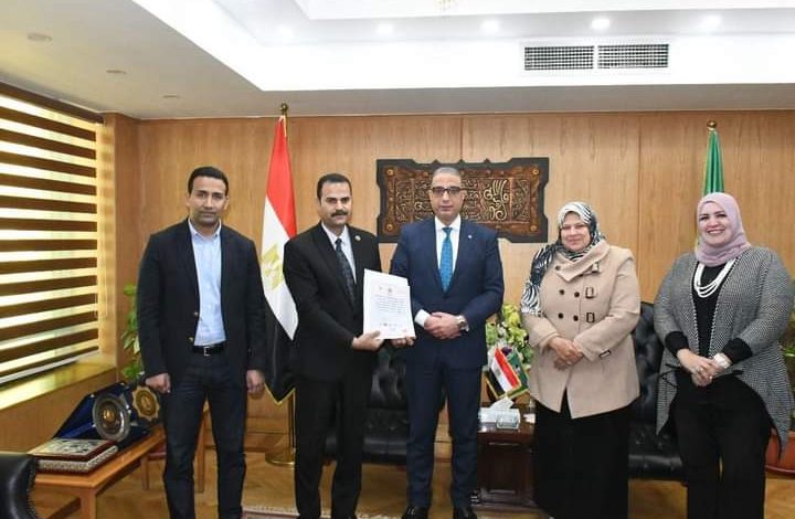 محافظ الفيوم يُكرم خريجي المبادرة الرئاسية "1000 مدير مدرسة 3 IMG 20240203 WA0209