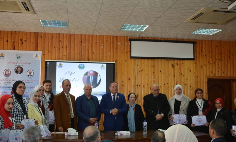 رئيس جامعة دمياط يكرم الفائزين فى المسابقة القومية العاشرة للتكنولوجيا الحيوية 3 IMG 20240211 WA0346