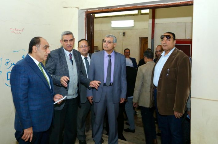 رئيس جامعة الزقازيق يتفقد مبانى ومعامل كلية الهندسة 1 IMG 20240220 WA0181