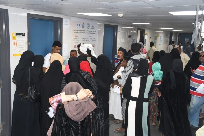 إقبال كثيف من أهالى الشلاتين وحلايب وأبو رماد على قافلة جامعة عين شمس التنموية الشاملة 1 IMG 20240228 WA0150