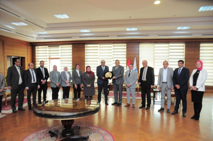 رئيس جامعة كفر الشيخ يستقبل وفد إدارة جائزة التميز الحكومي جوائز التميز الداخلية بالجامعة 1 IMG 20240228 WA0151