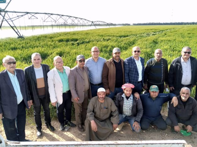 وفد من أكاديمية البحث العلمي والبحوث الزراعية يقوم بزيارة الحقول الإرشادية بالنوبارية 4 IMG 20240306 WA0241