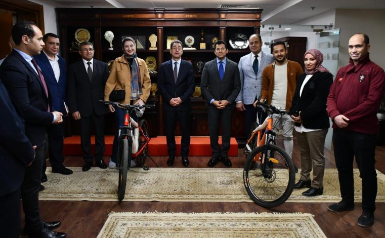 وزير الشباب يسلم دراجات الفائزين باليومين الاول والثانى لمسابقة " 30 عجلة × 30 يوم" 3 IMG 20240314 WA0081